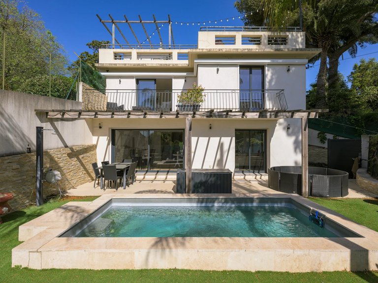 Villa for Sale in Cannes, Cannes Area 1