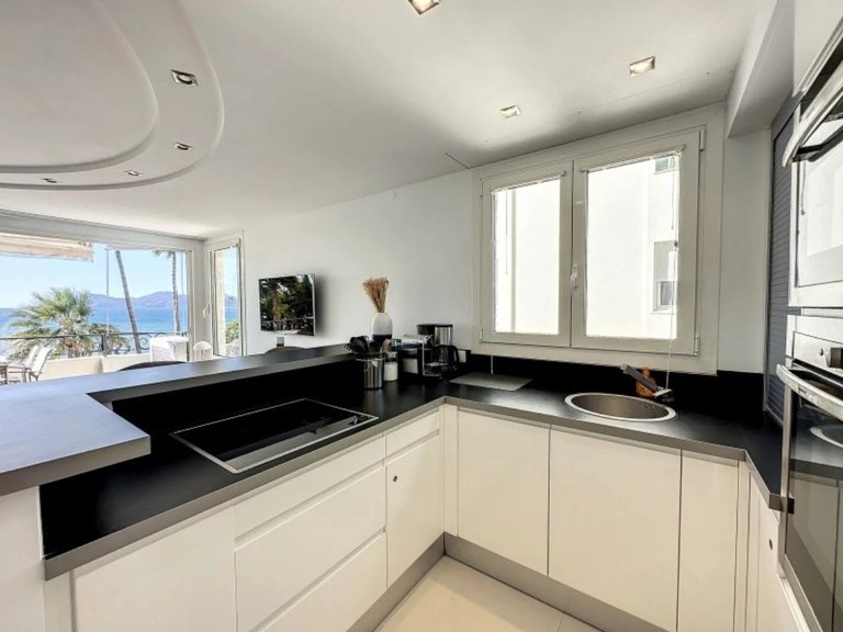Apartment for Sale in Cannes, Cannes Area 6