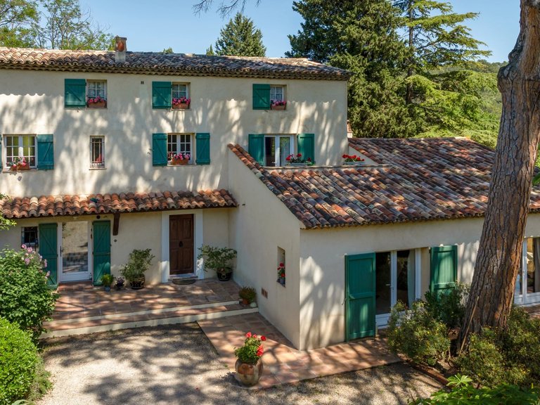 Villa for Sale in Grasse, Mougins, Valbonne, Grasse Area 1