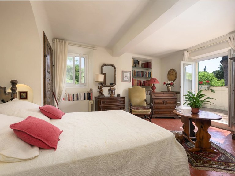 Villa for Sale in Grasse, Mougins, Valbonne, Grasse Area 8