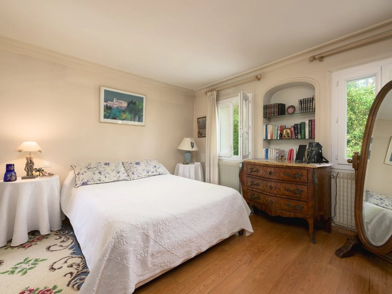 Villa for Sale in Grasse, Mougins, Valbonne, Grasse Area 9