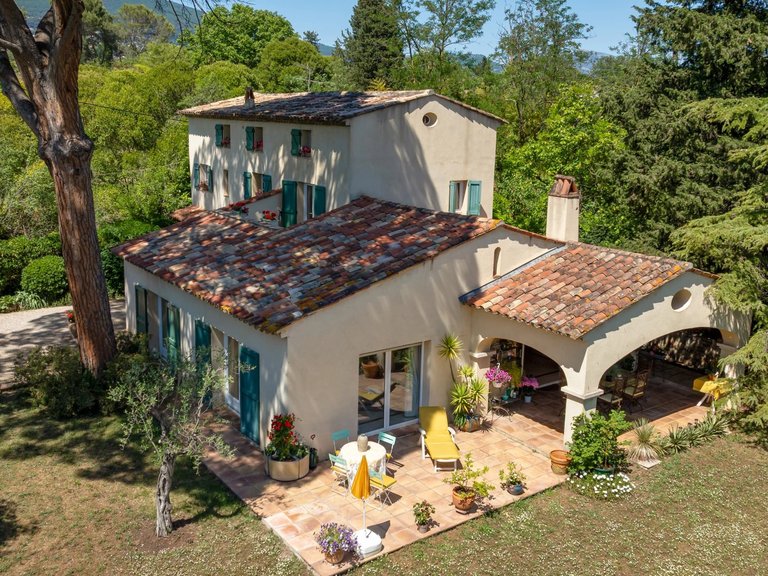 Villa for Sale in Grasse, Mougins, Valbonne, Grasse Area 2