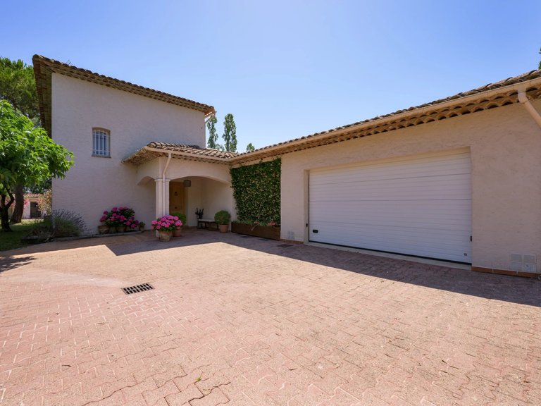 Villa for Sale in Mouans Sartoux, Mougins, Valbonne, Grasse Area 20