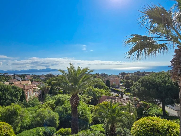 Villa for Sale in Saint Aygulf, St Raphaël, Ste Maxime Area 19