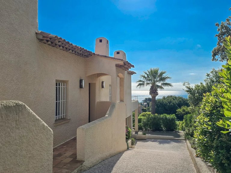 Villa for Sale in Saint Aygulf, St Raphaël, Ste Maxime Area 20