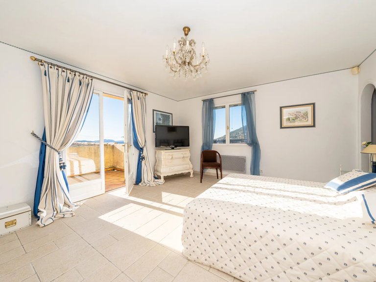 Villa for Sale in Cabris, Mougins, Valbonne, Grasse Area 11