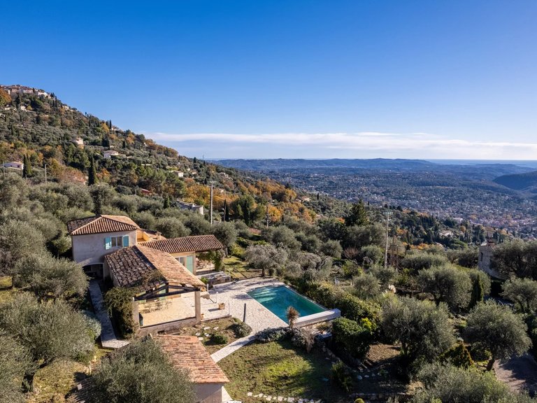 Villa for Sale in Cabris, Mougins, Valbonne, Grasse Area 17