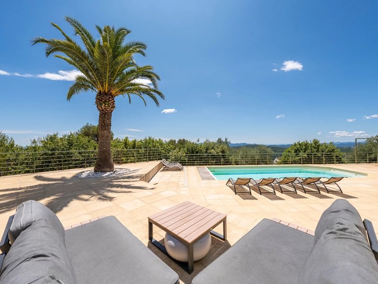Villa for Sale in St Cezaire Sur Siagne, Mougins, Valbonne, Grasse Area 2