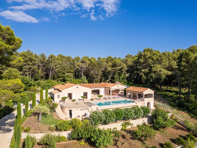 Villa for Sale in Cabris, Mougins, Valbonne, Grasse Area 1