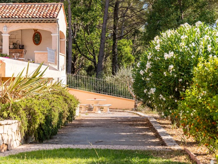 Villa for Sale in Cabris, Mougins, Valbonne, Grasse Area 19