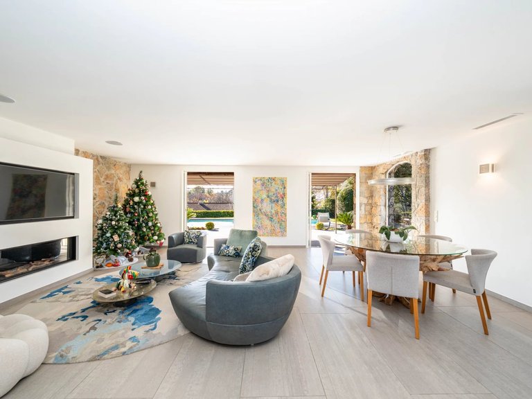 Villa for Sale in Grasse, Mougins, Valbonne, Grasse Area 9