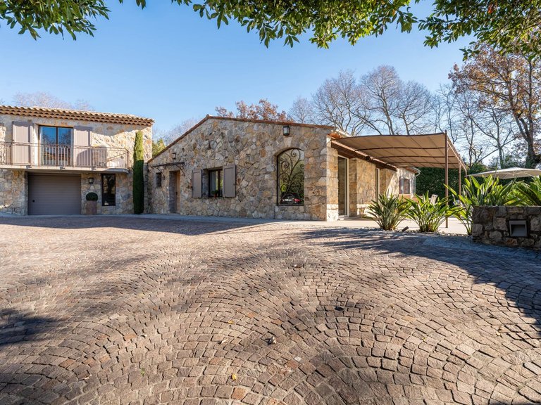 Villa for Sale in Grasse, Mougins, Valbonne, Grasse Area 3