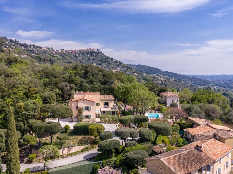 Villa for Sale in Speracedes, Mougins, Valbonne, Grasse Area 2