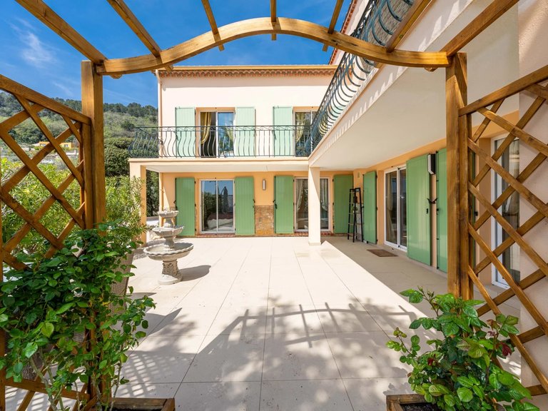 Villa for Sale in Speracedes, Mougins, Valbonne, Grasse Area 20