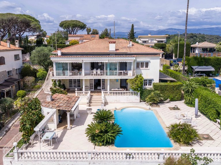 Villa for Sale in Cannes, Cannes Area 1