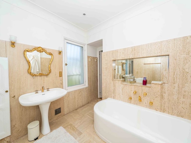 Villa for Sale in Cannes, Cannes Area 16
