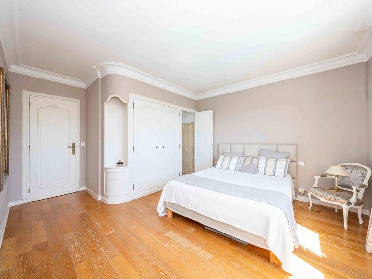 Villa for Sale in Cannes, Cannes Area 17