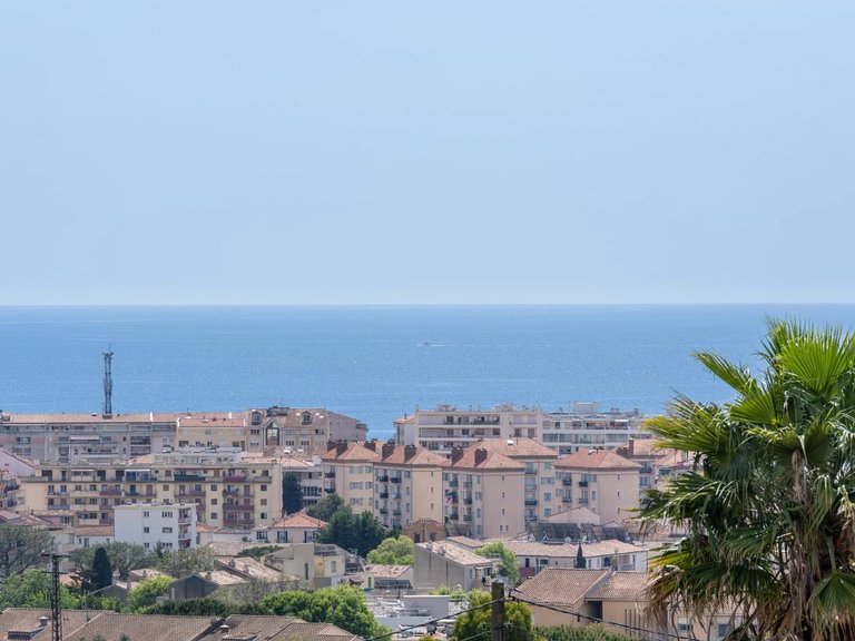 Villa for Sale in Cannes, Cannes Area 10