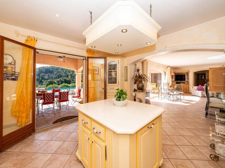 Villa for Sale in Cabris, Mougins, Valbonne, Grasse Area 11