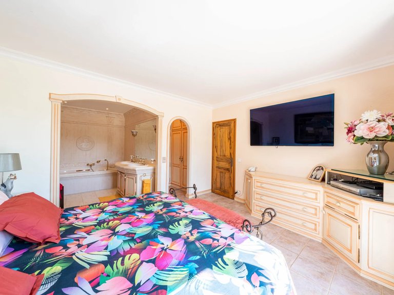 Villa for Sale in Cabris, Mougins, Valbonne, Grasse Area 15