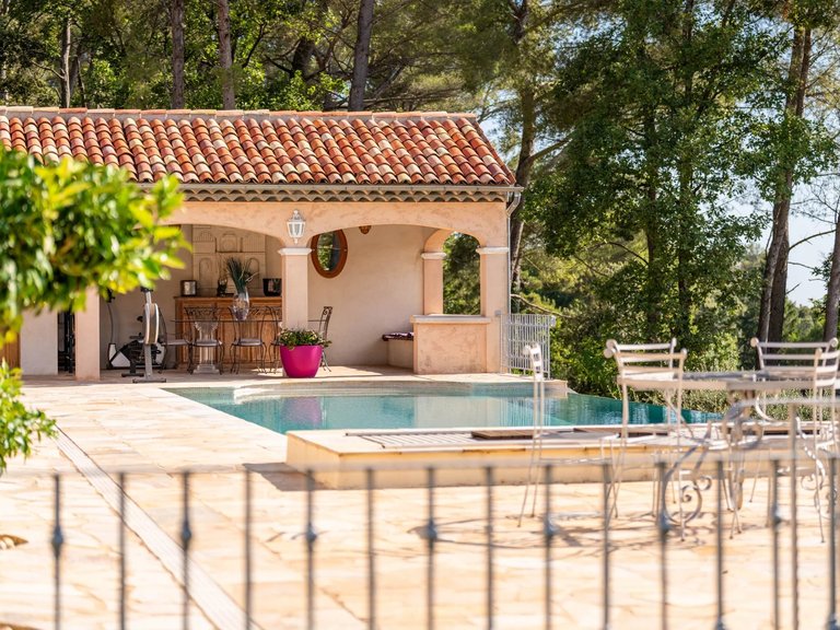 Villa for Sale in Cabris, Mougins, Valbonne, Grasse Area 17