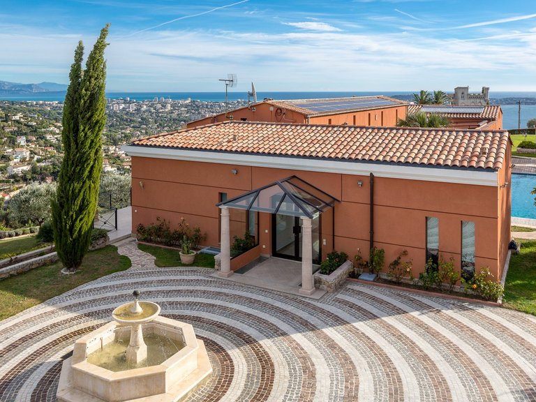 Villa for Sale in Cannes, Cannes Area 1