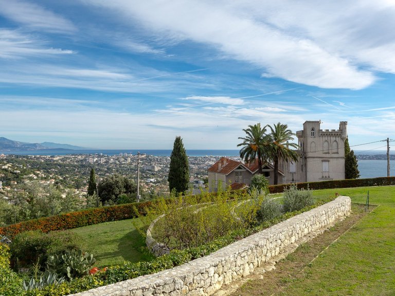 Villa for Sale in Cannes, Cannes Area 3