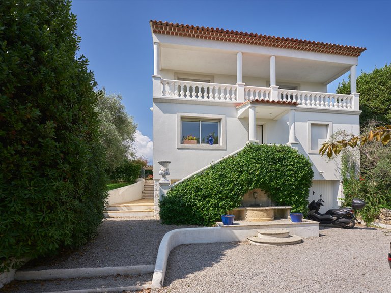 Villa for Sale in Cannes, Cannes Area 1