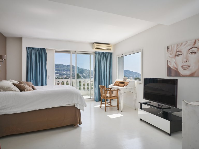 Villa for Sale in Cannes, Cannes Area 18