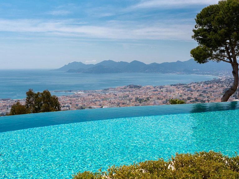 Villa for Sale in Cannes, Cannes Area 1