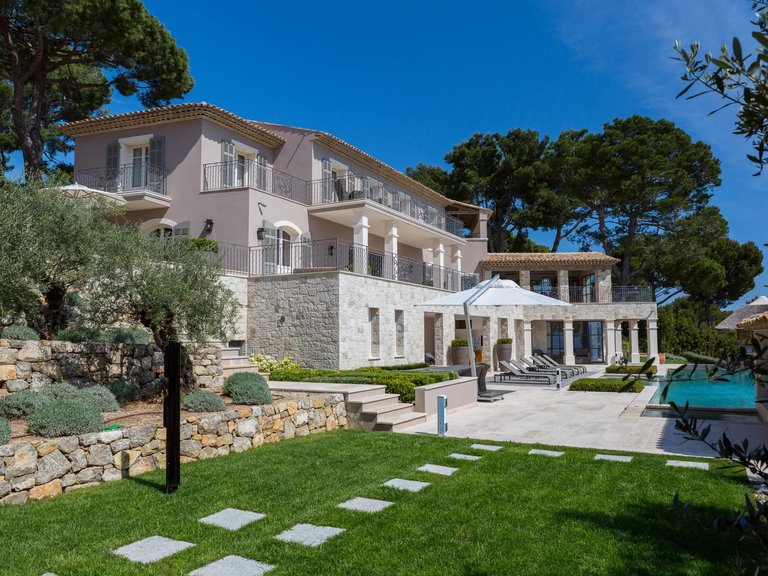Villa for Sale in Cannes, Cannes Area 2