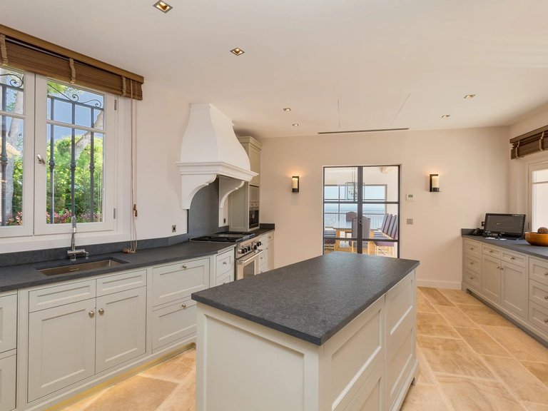 Villa for Sale in Cannes, Cannes Area 11