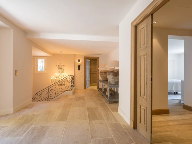 Villa for Sale in Cannes, Cannes Area 16