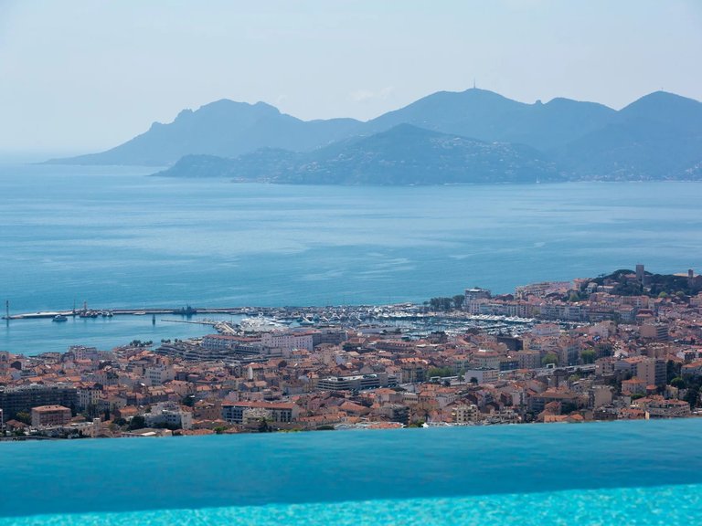 Villa for Sale in Cannes, Cannes Area 7
