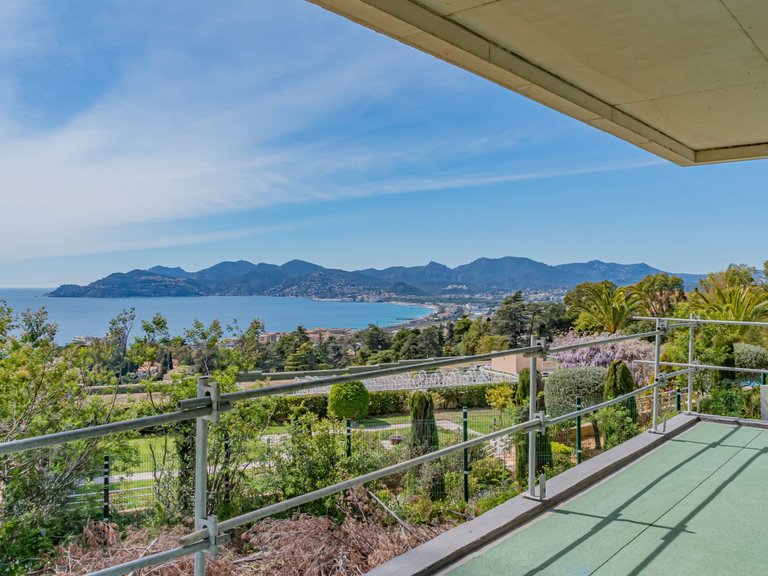 Villa for Sale in Cannes, Cannes Area 1