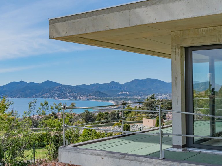 Villa for Sale in Cannes, Cannes Area 2