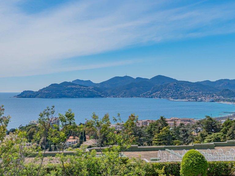 Villa for Sale in Cannes, Cannes Area 6