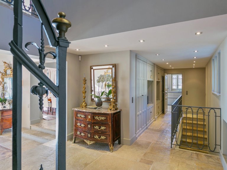 Villa for Sale in Cannes, Cannes Area 13