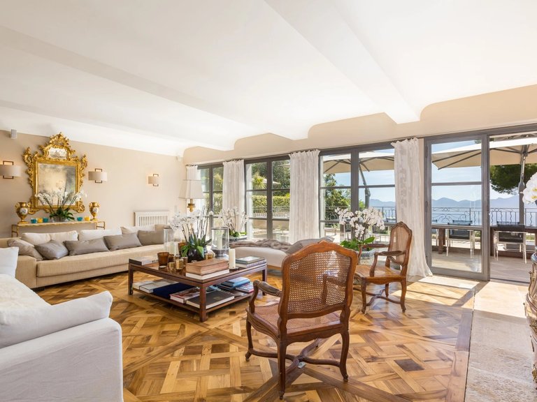 Villa for Sale in Cannes, Cannes Area 7