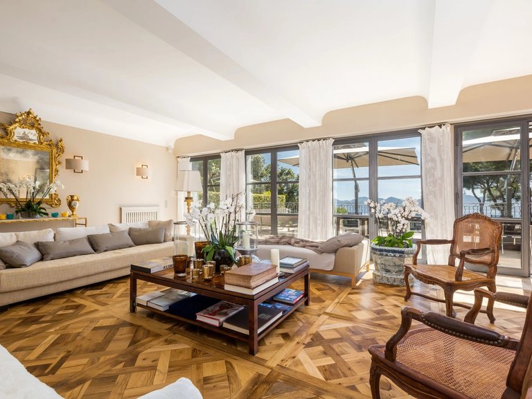 Villa for Sale in Cannes, Cannes Area 8