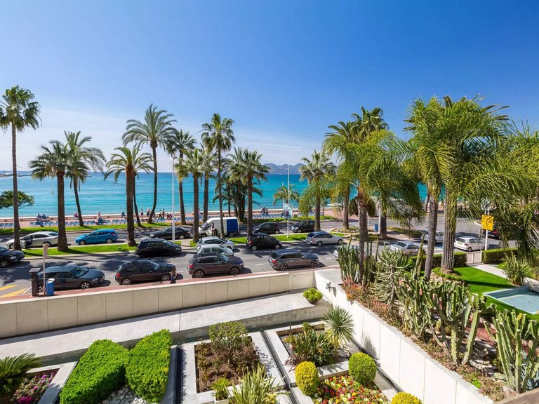 Apartment for Sale in Cannes, Cannes Area 6