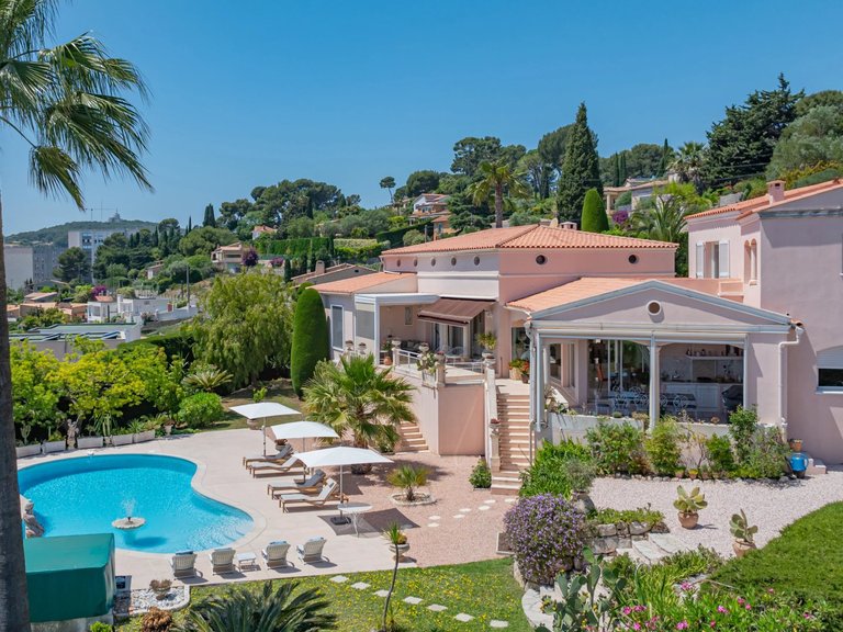 Villa for Sale in Cannes, Cannes Area 1