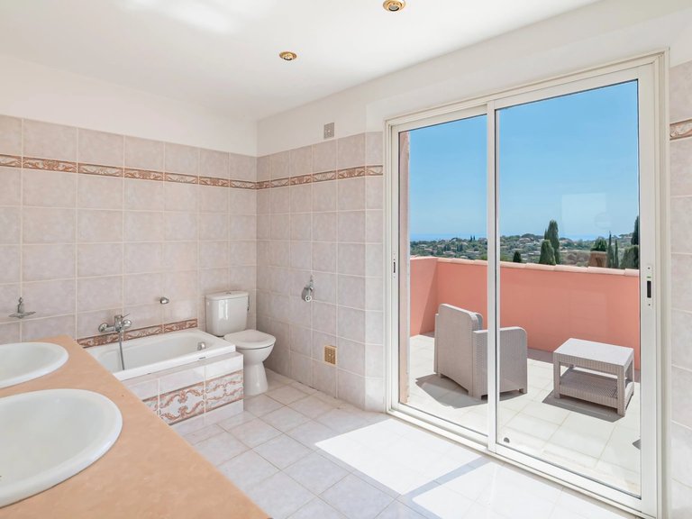 Villa for Sale in Cannes, Cannes Area 16