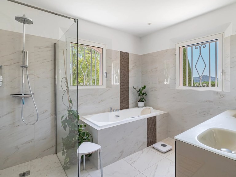 Villa for Sale in Cannes, Cannes Area 17
