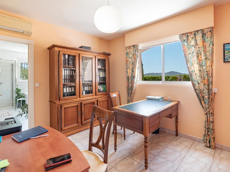 Villa for Sale in Cannes, Cannes Area 18