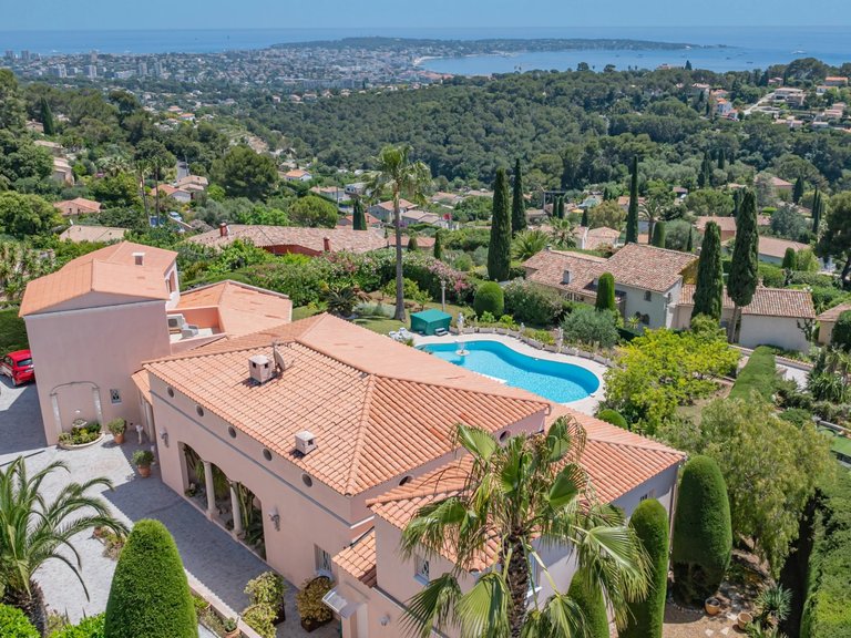 Villa for Sale in Cannes, Cannes Area 3