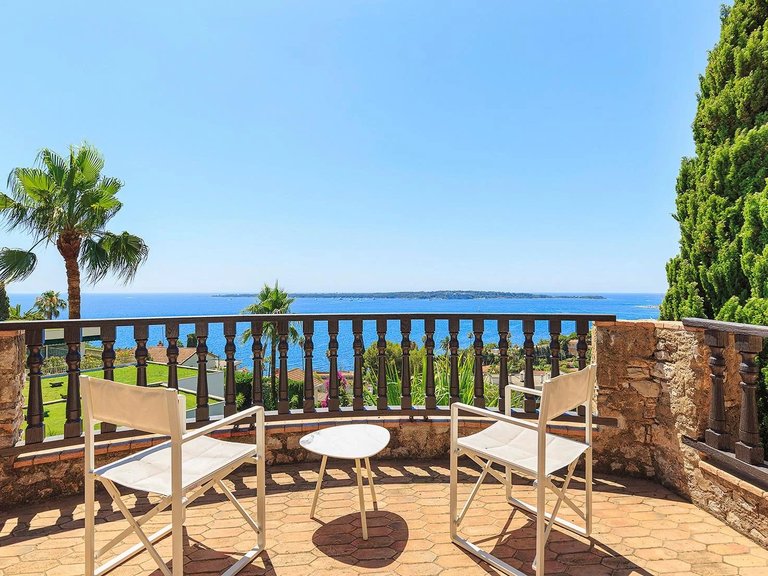 Villa for Sale in Cannes, Cannes Area 1