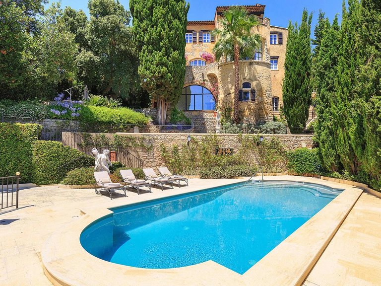 Villa for Sale in Cannes, Cannes Area 2