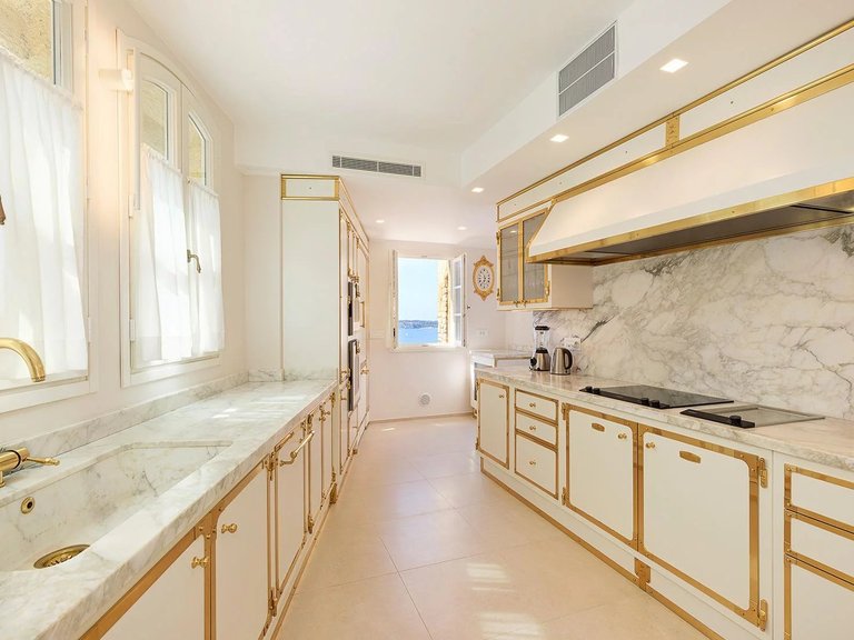 Villa for Sale in Cannes, Cannes Area 13