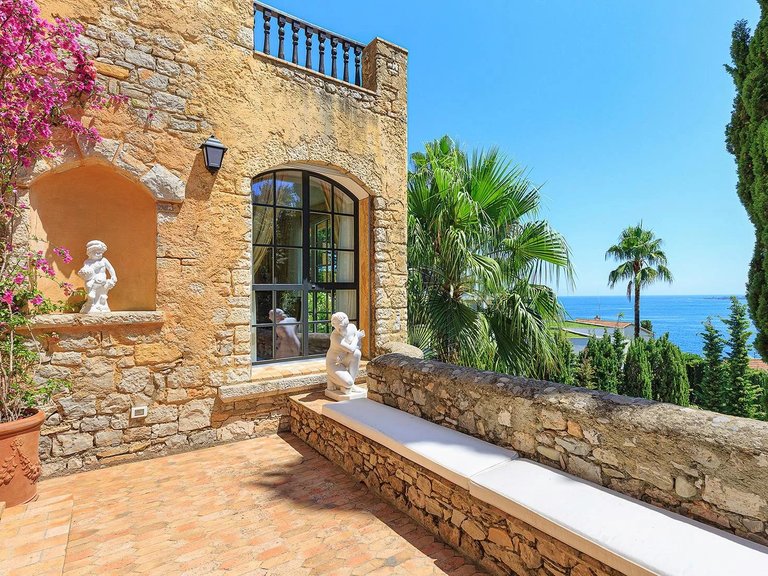 Villa for Sale in Cannes, Cannes Area 3